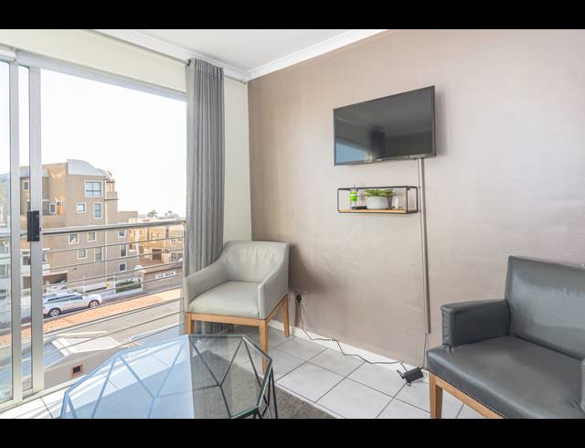 2 BEDROOM APARTMENT SOLD IN BLOUBERGRANT